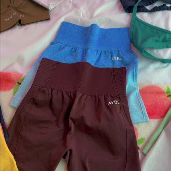 Gym clothes bundle - Picture 2 of 7